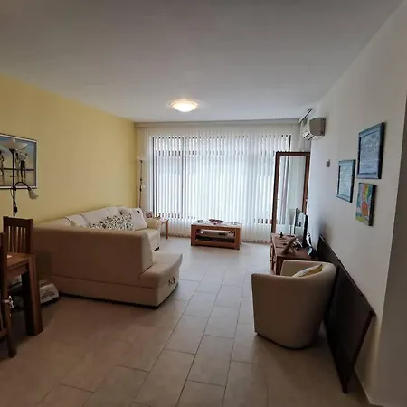 Homely, 2 Bed Apt, 4* Vineyards Apartmán *
