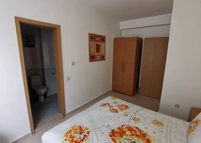 Homely, 2 Bed Apt, 4* Vineyards דירה